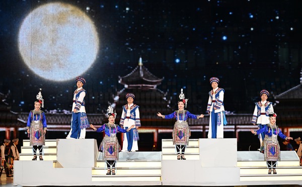 图为演员在闭幕式上表演。(5821713)-20241201100210