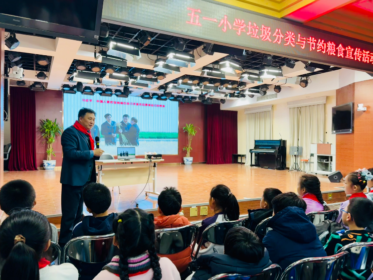 "垃圾分类助环保，节约粮食爱地球"垃圾分类宣传活动进校园