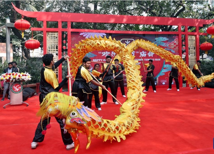 孟加拉国首都举行“欢乐春节”庙会