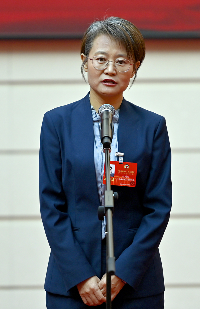 自治区政协委员、自治区精神卫生中心心理危机干预科主任赵鹏程