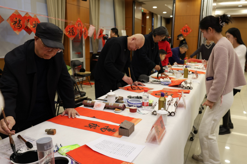 中国文联老艺术家走进北京什刹海街道送“福”