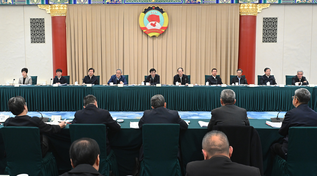 全国政协召开2024年度宏观经济形势分析座谈会 王沪宁出席并讲话