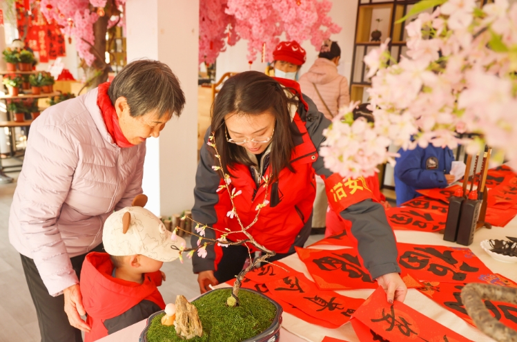 北京玉渊潭公园“小樱驿站”开业，奏响迎春序曲