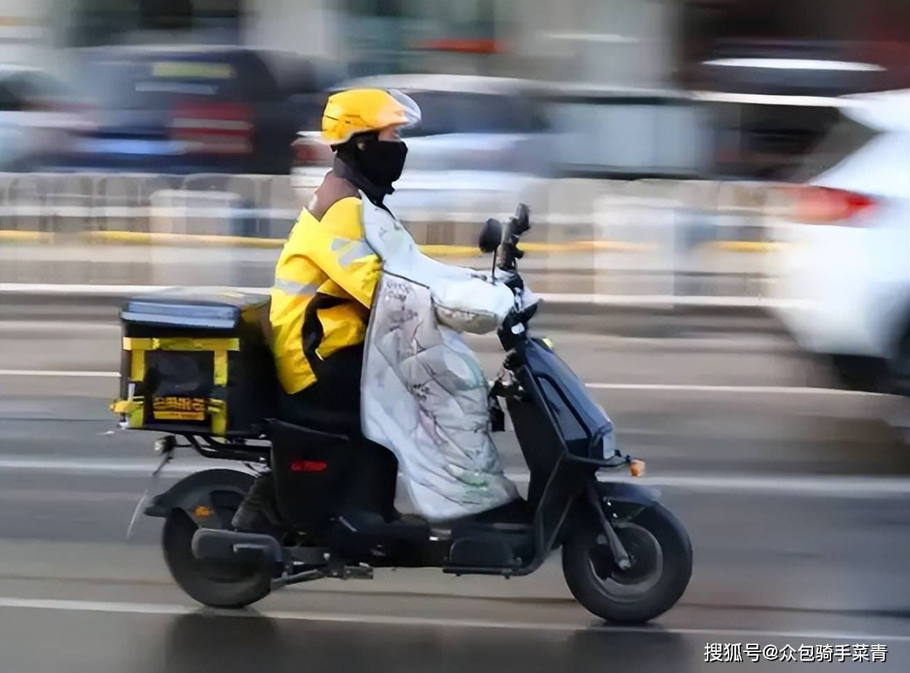 外卖小哥：跑单路上过节有成就感