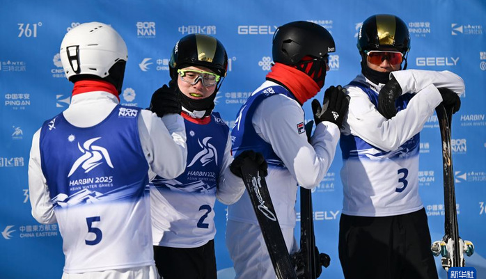 亚冬会丨自由式滑雪——中国选手包揽男子个人空中技巧冠亚季军