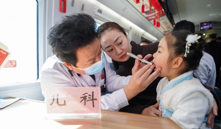 健康义诊进列车