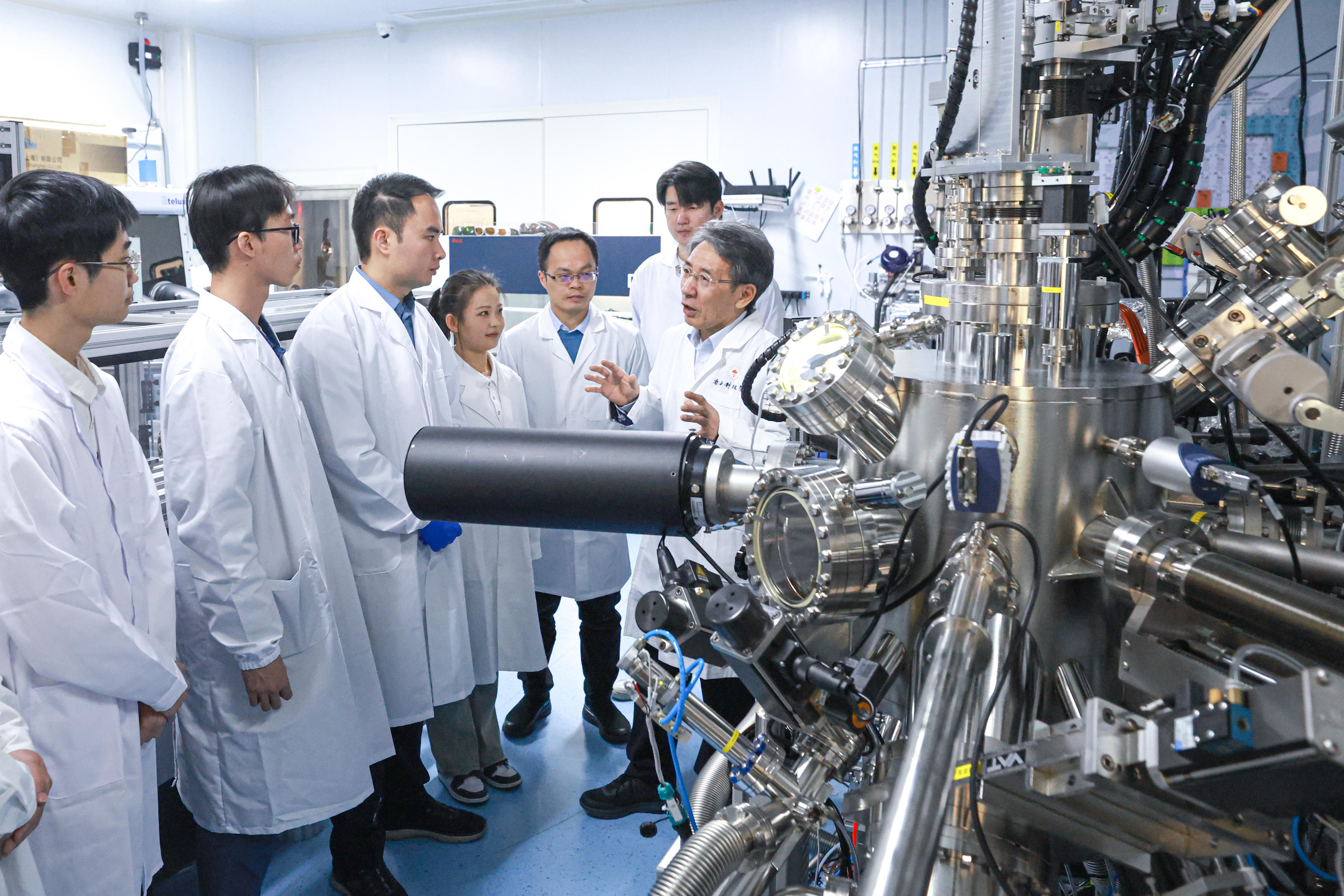我科学家发现常压下镍氧化物的高温超导电性