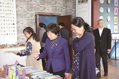 冯俐