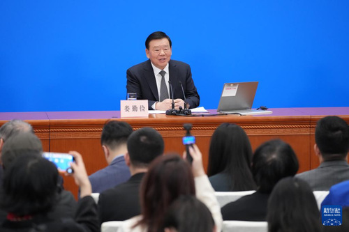 十四届全国人大三次会议举行新闻发布会
