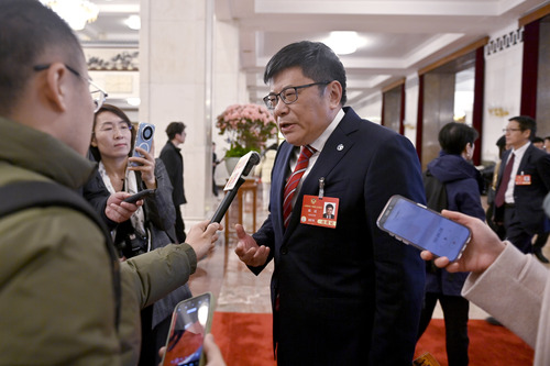 全国政协委员戴斌接受记者采访。(6554095)-20250304222559