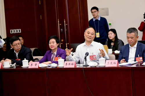 3月5日，在工商联界小组讨论会上，李书福(6583090)-20250305224801
