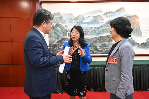 小组讨论会结束后，委员们意犹未尽，张连起(6600415)-20250306174229