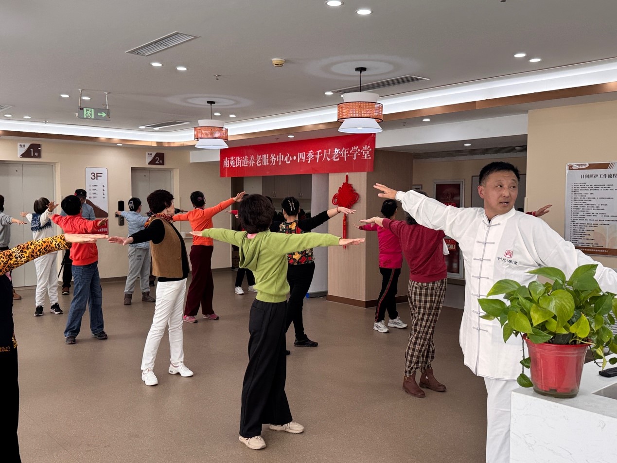 四季千尺“老年学堂”迎来首位银发讲师， “时光伙伴”共筑积极老龄观北京样本