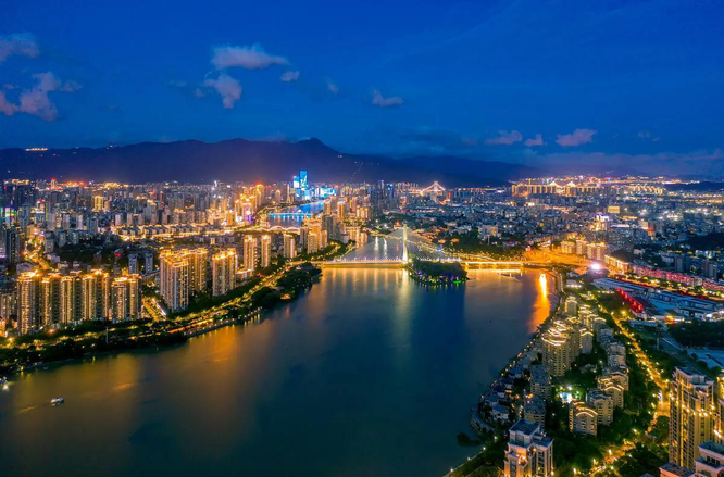 全国政协委员董希源：将优秀自由职业文艺工作者纳入国家教育体系