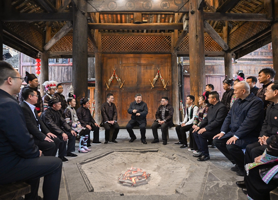 习近平总书记的“板凳座谈会”