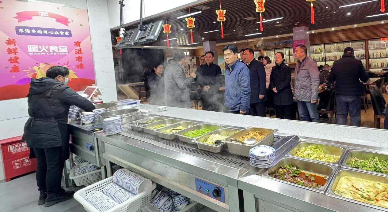 一间“暖火食堂”，一位民建会员的公益情