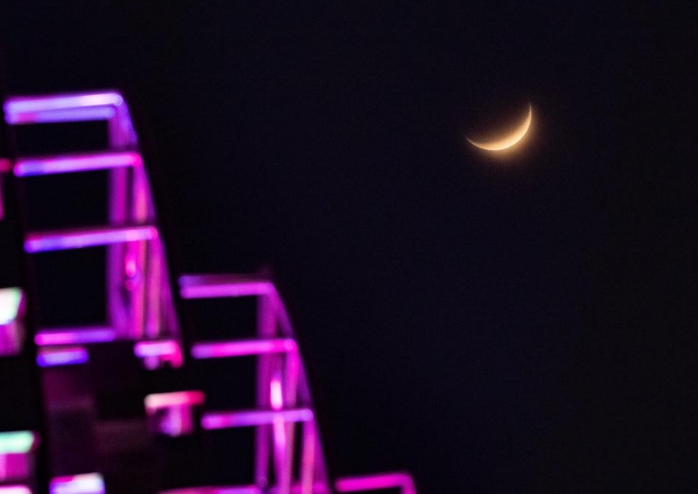 天宇迎来“年度最大蛾眉月”
