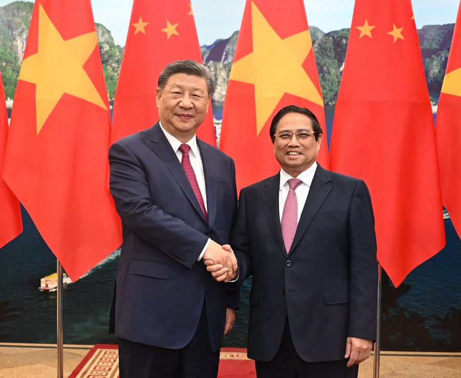   习近平会见越南总理范明政