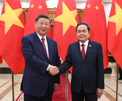 习近平会见越南国会主席陈青敏(7009141)-20250415004528