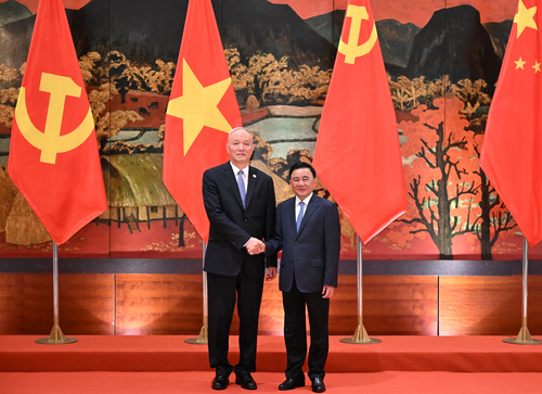 蔡奇同越共中央政治局委员、中央书记处常务(7009666)-20250415064115