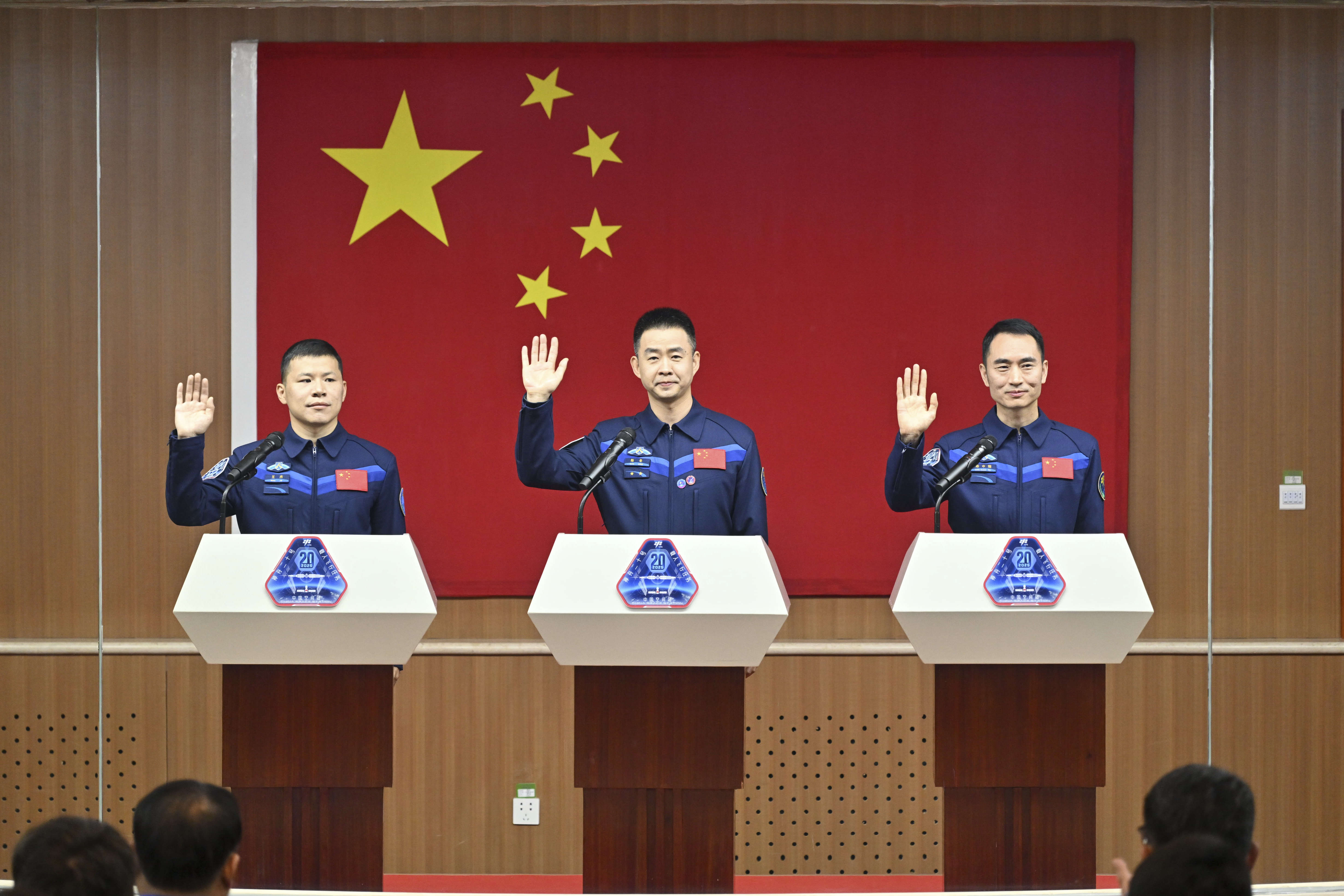 神舟二十号载人飞行任务航天员与记者见面