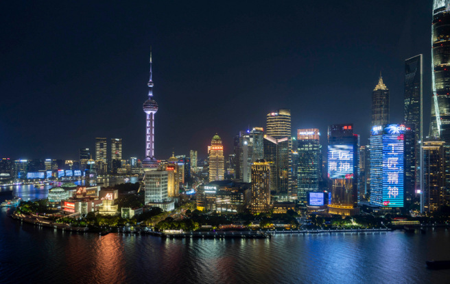 上海景观照明致敬劳动者