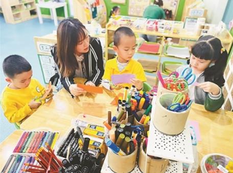 澳门青年郑珮珮：和小小少年共同成长