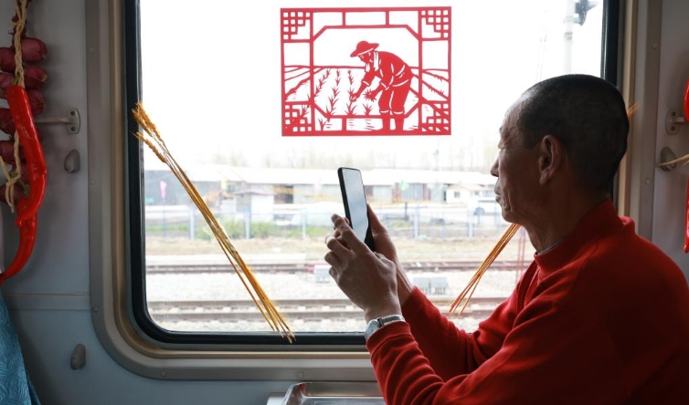 “插秧专列”助力“北大仓”春耕春播