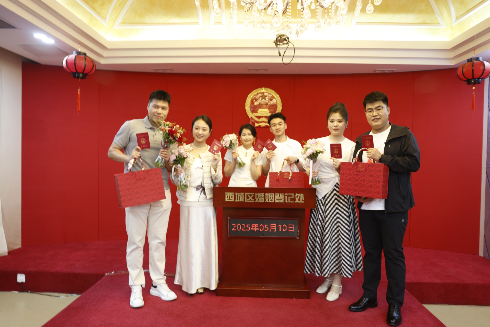 婚姻登记“全国通办”5月10日起实施 北京市首个户外婚姻登记点正式启用