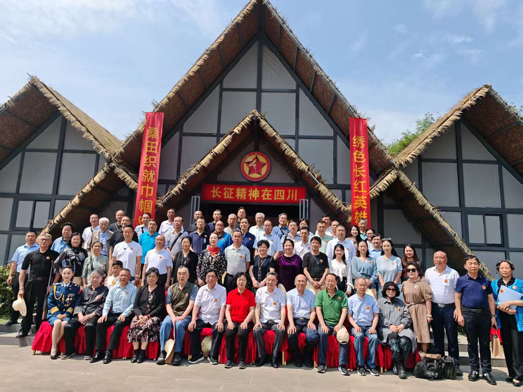 传承红色基因 绣写巾帼篇章 