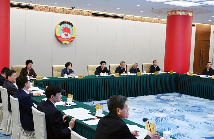 全国政协召开远程协商会 围绕“积极发展银发经济”协商议政 王沪宁主持
