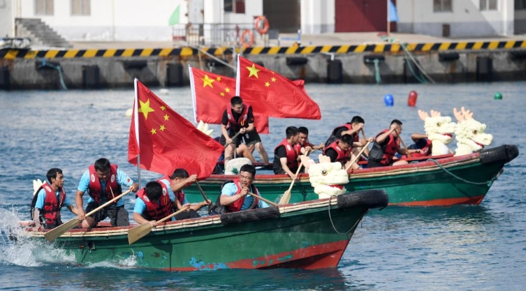 海南三沙：“渔家龙舟”竞渡迎端午