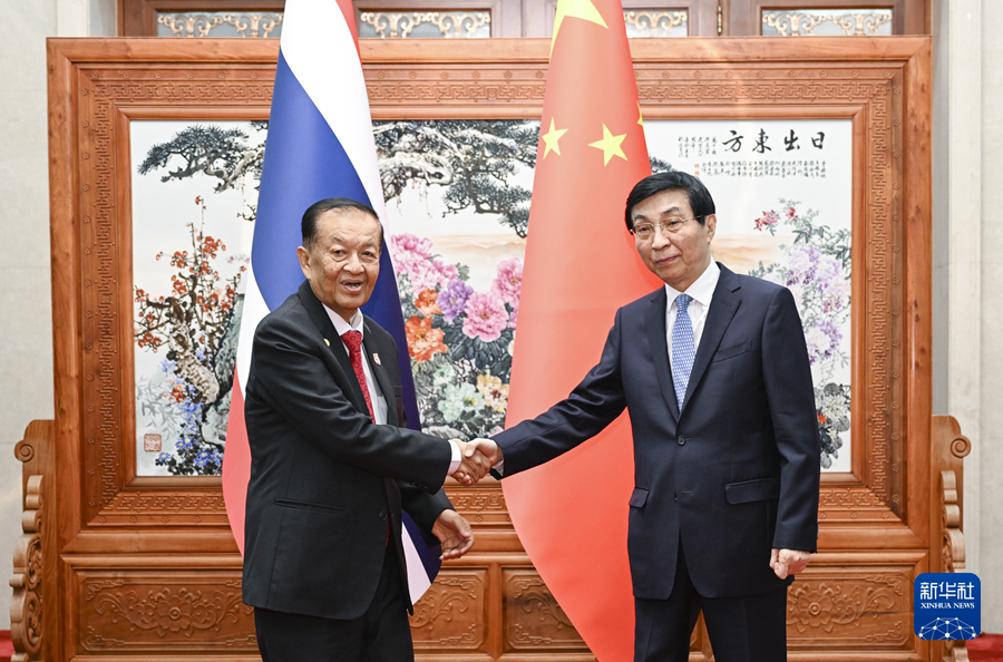 王沪宁会见泰国国会主席兼下议院议长万诺