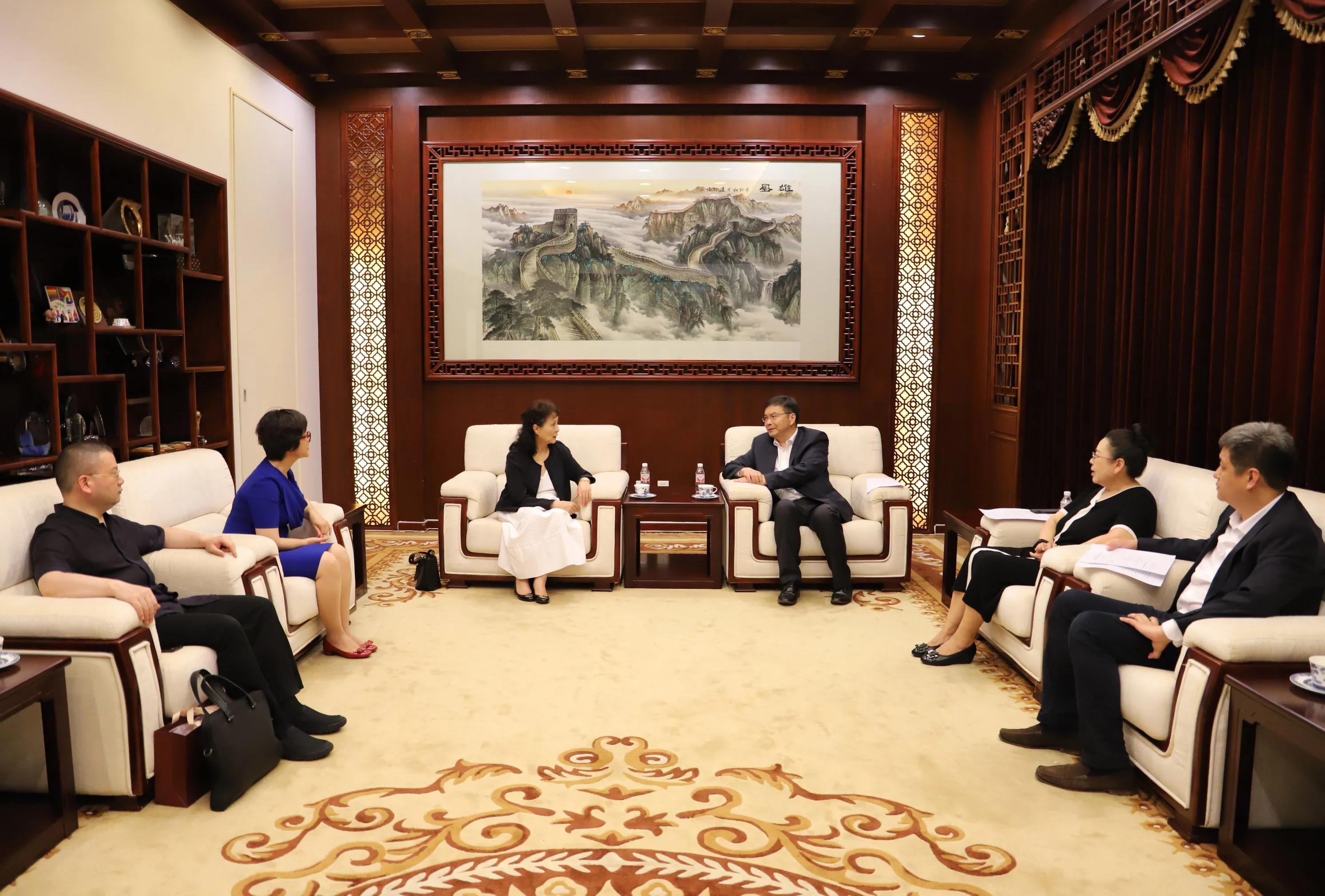 李羚一行拜访教育部中外人文交流中心、对外经济贸易大学等机构