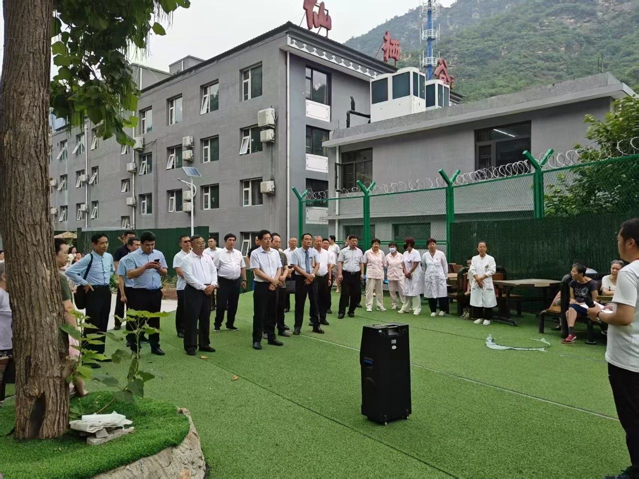 河南周口驻京机构赴仙栖谷托养中心开展关爱活动 