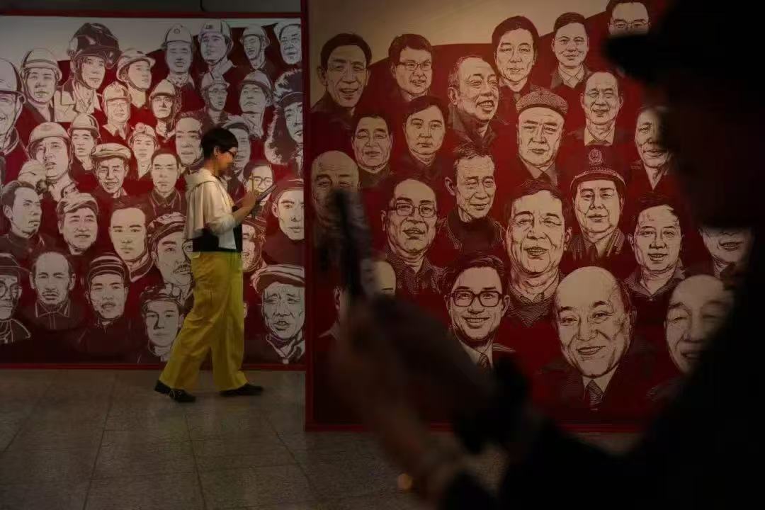 镌刻百年荣光  绘就历史画卷