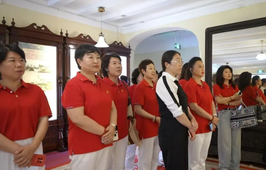 山东青岛即墨区女企业家商会开展庆“七一”主题活动