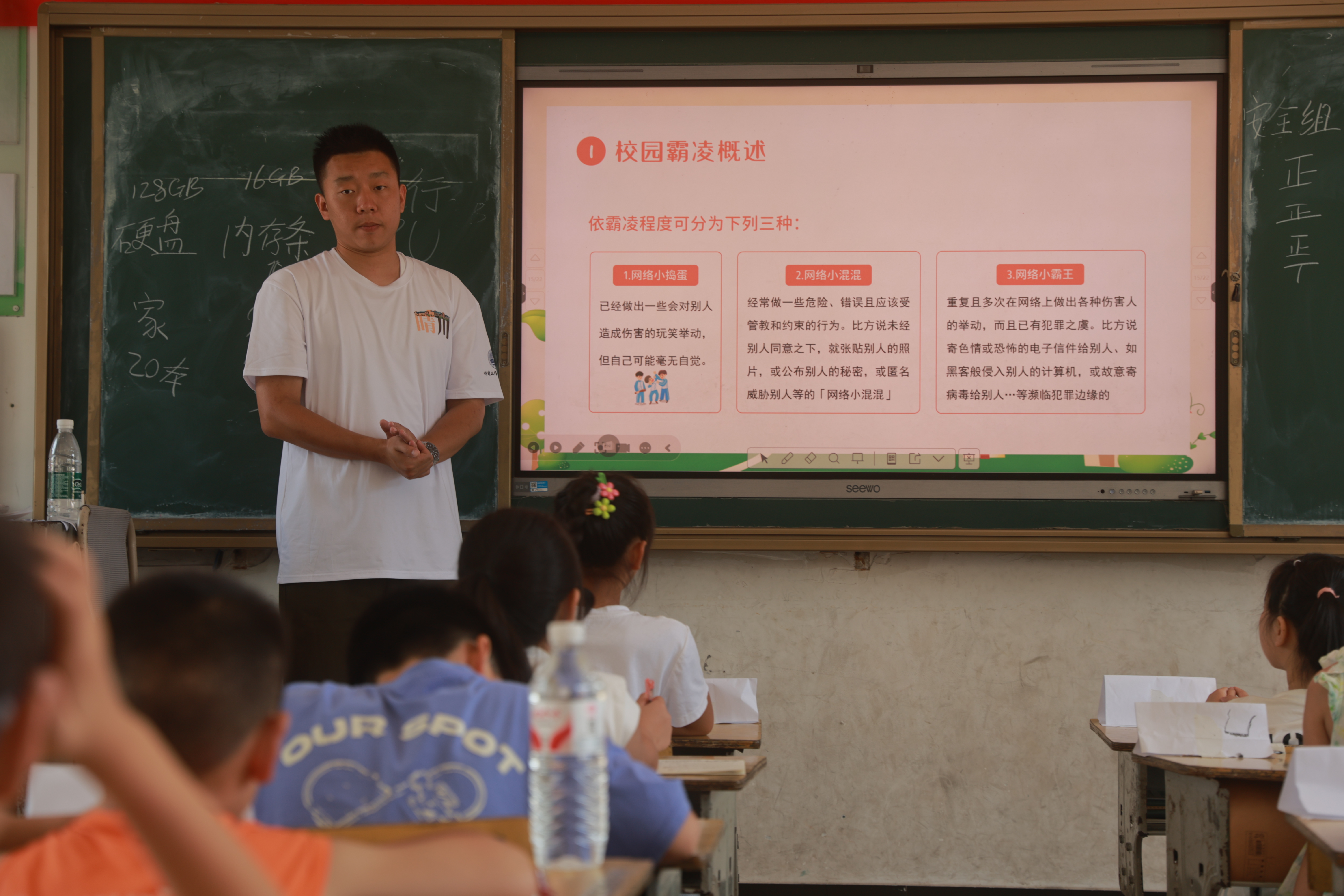 青春力量暖童心 社会实践助成长