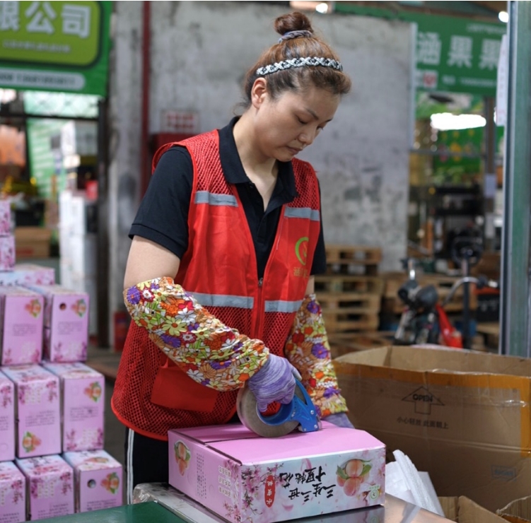 上海水果出圈背后：借助拼多多，都市土特产这样走向全国