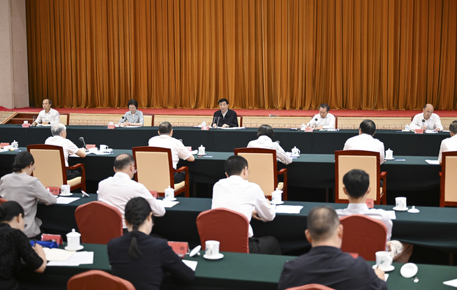 王沪宁出席全方位扩大国内需求调研协商座谈会