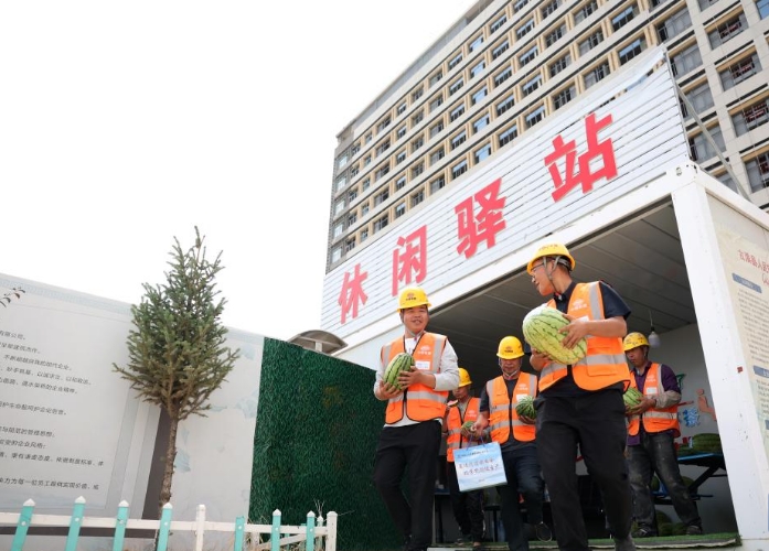 “清凉驿站”守护高温下的劳动者