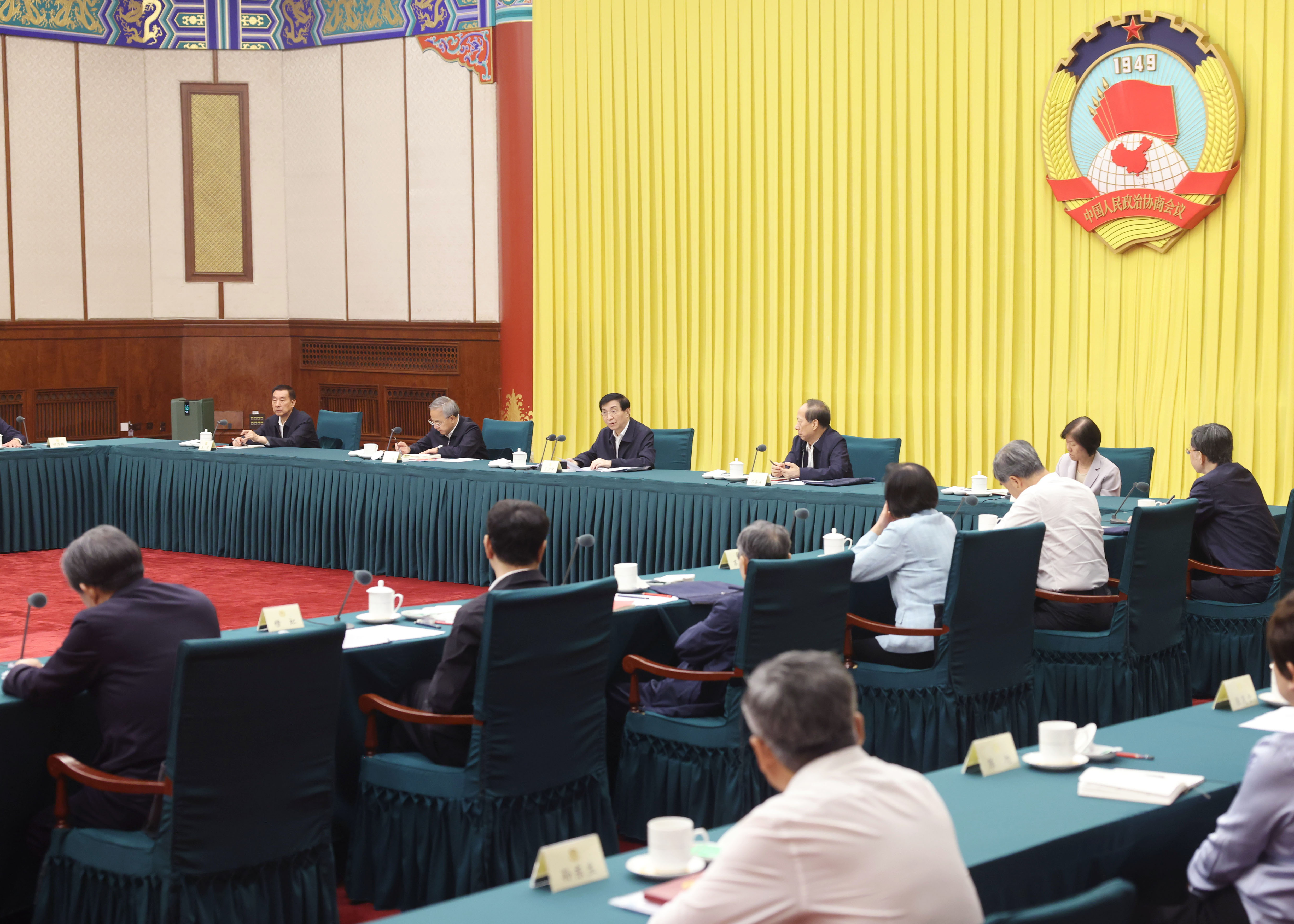 全国政协召开主席会议成员务虚会  王沪宁主持并讲话