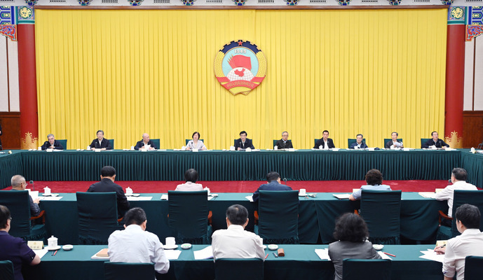 全国政协召开双周协商座谈会 围绕优化区域教育医疗资源配置协商议政 王沪宁主持