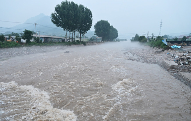 北京：暴雨过后的平谷村庄