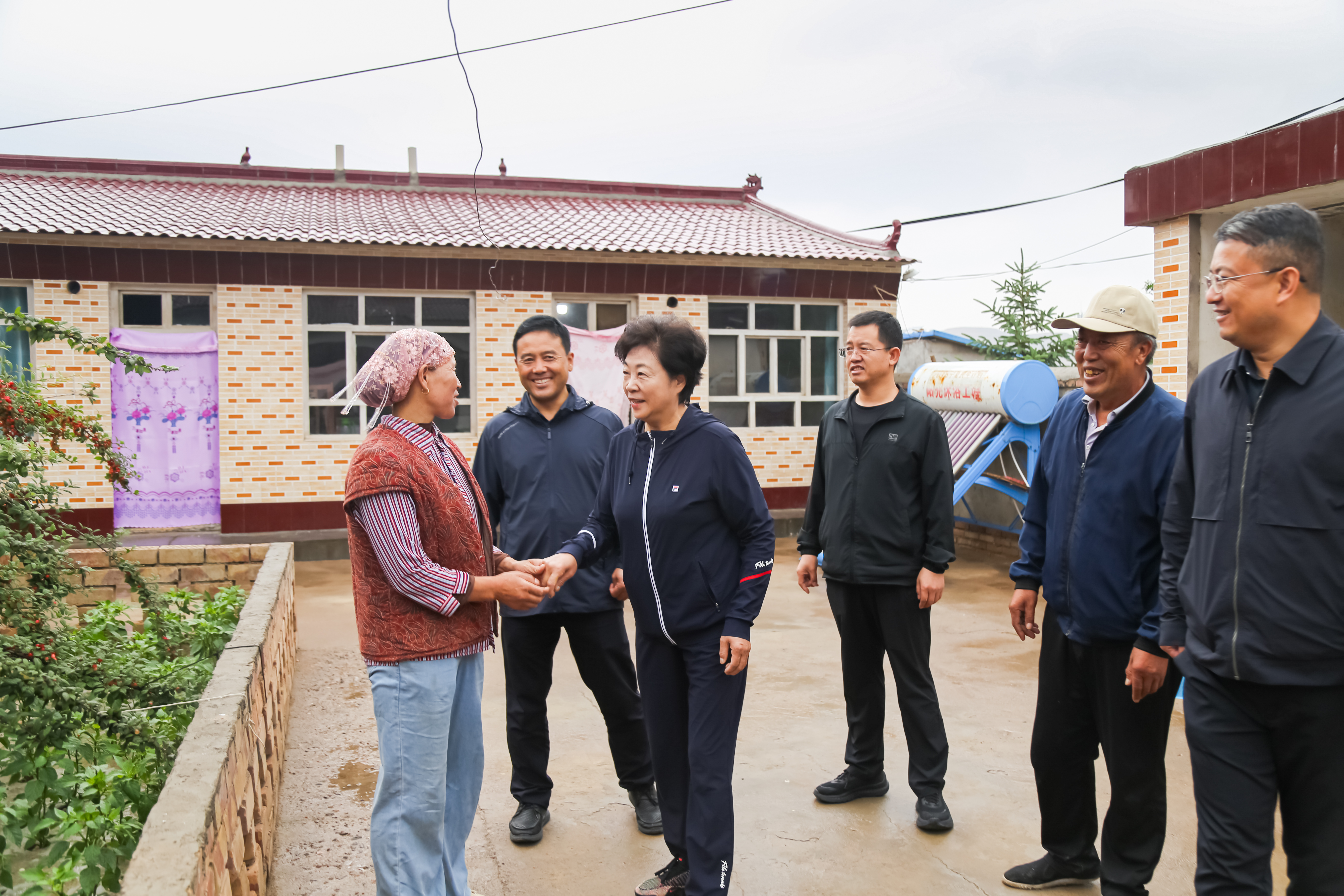 让困难群众感受“政协温度”