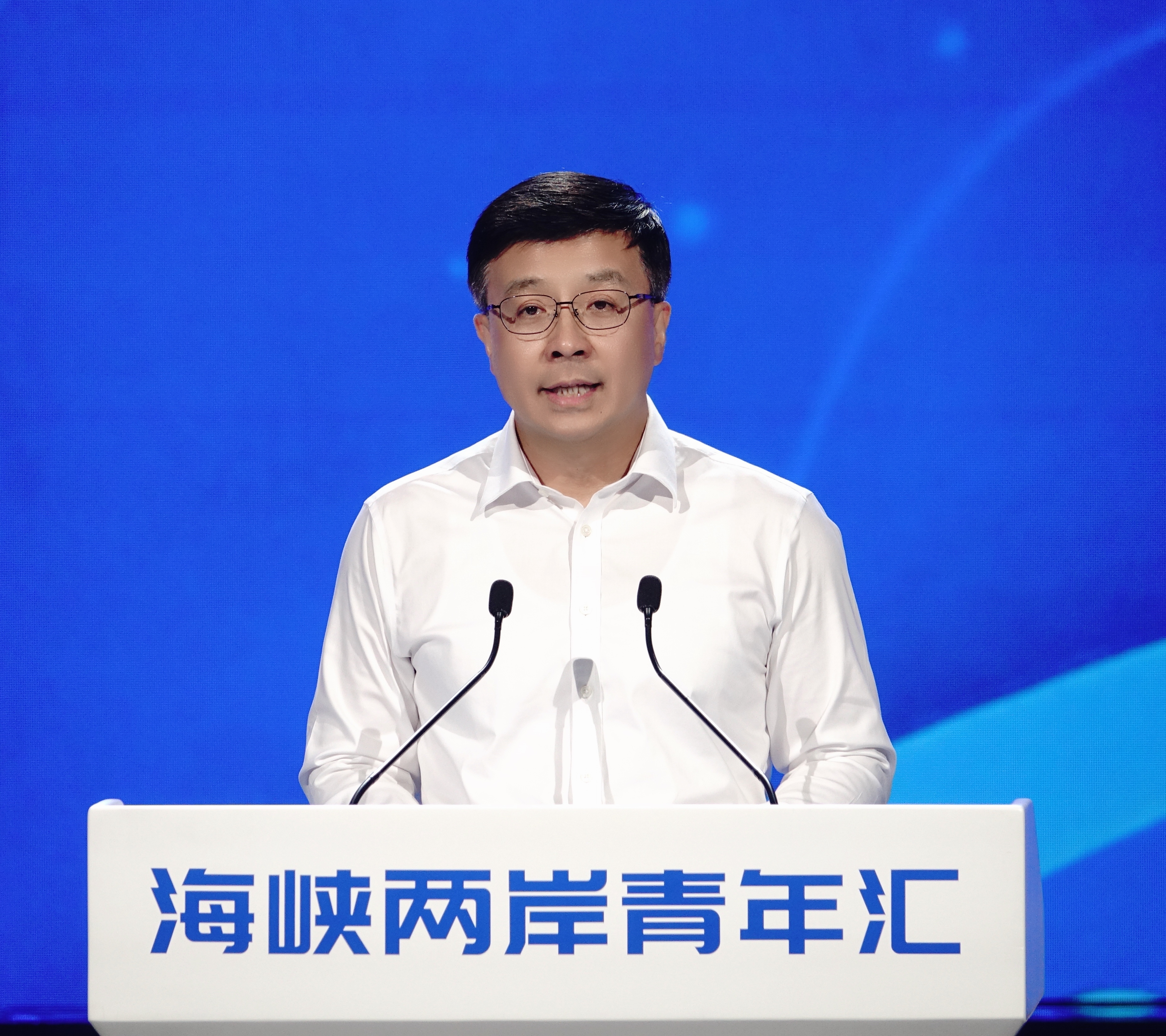 2025海峡两岸青年汇“两岸同梦心光同辉”主题展演活动在沪举行