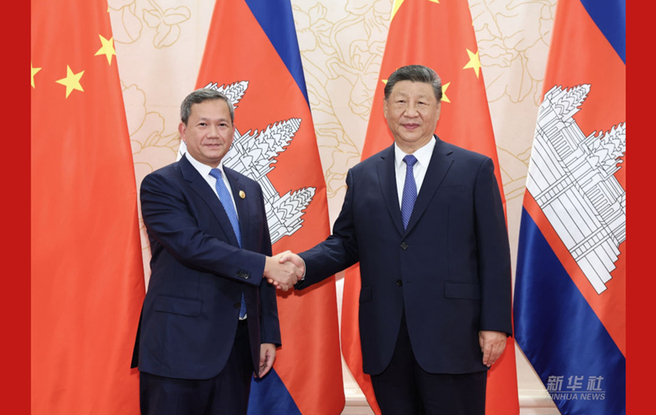   习近平会见柬埔寨首相洪玛奈