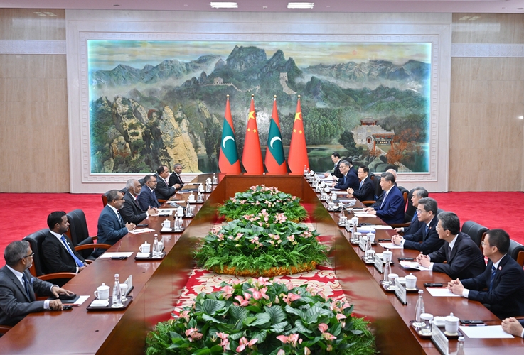 8月31日上午，国家主席习近平在天津迎宾馆会见来华出席2025年上海合作组织峰会和纪念中国人民抗日战争暨世界反法西斯战争胜利80周年活动的马尔代夫总统穆伊兹。新华社记者 岳月伟 摄