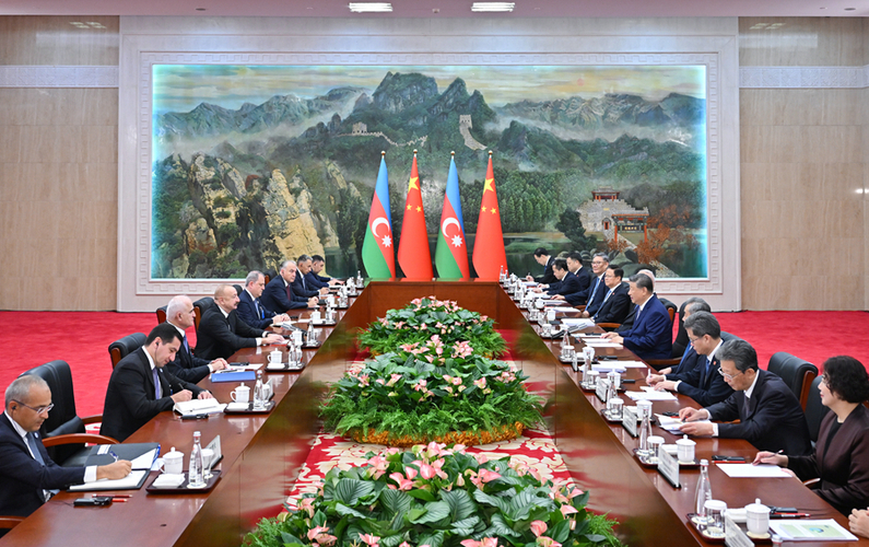  8月31日上午，国家主席习近平在天津迎宾馆会见来华出席2025年上海合作组织峰会和纪念中国人民抗日战争暨世界反法西斯战争胜利80周年活动的阿塞拜疆总统阿利耶夫。新华社记者 岳月伟 摄