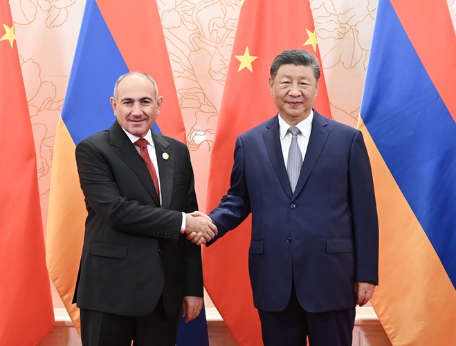 8月31日上午，国家主席习近平在天津迎宾馆会见来华出席2025年上海合作组织峰会和纪念中国人民抗日战争暨世界反法西斯战争胜利80周年活动的亚美尼亚总理帕什尼扬。新华社记者 谢环驰 摄